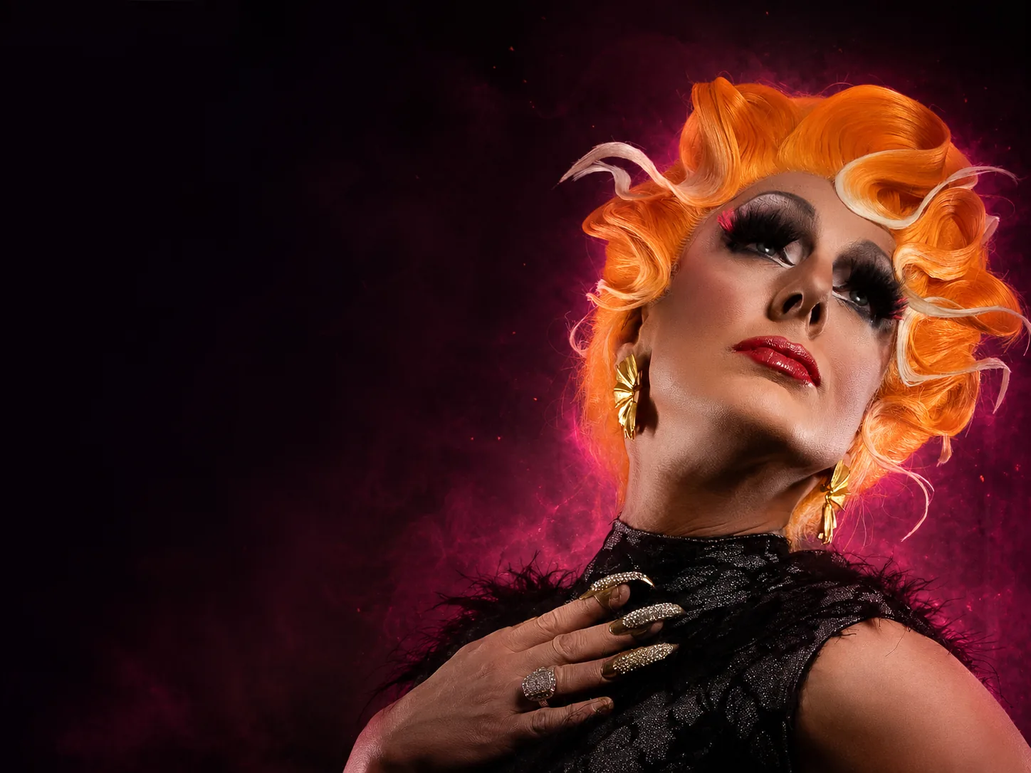 Show Drag Queen Lady Maxx sur scène - spectacle glamour Paris