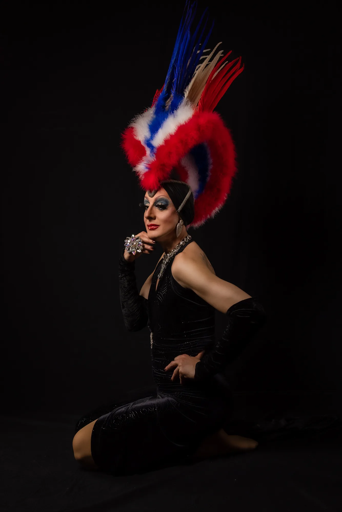Lady Maxx, coiffe tricolore, silhouette en noir